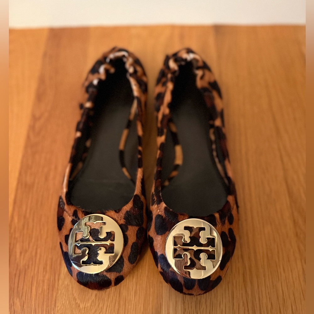 Sz 8 Tory Burch Cheetah Print Flats with Gold Metal Logo